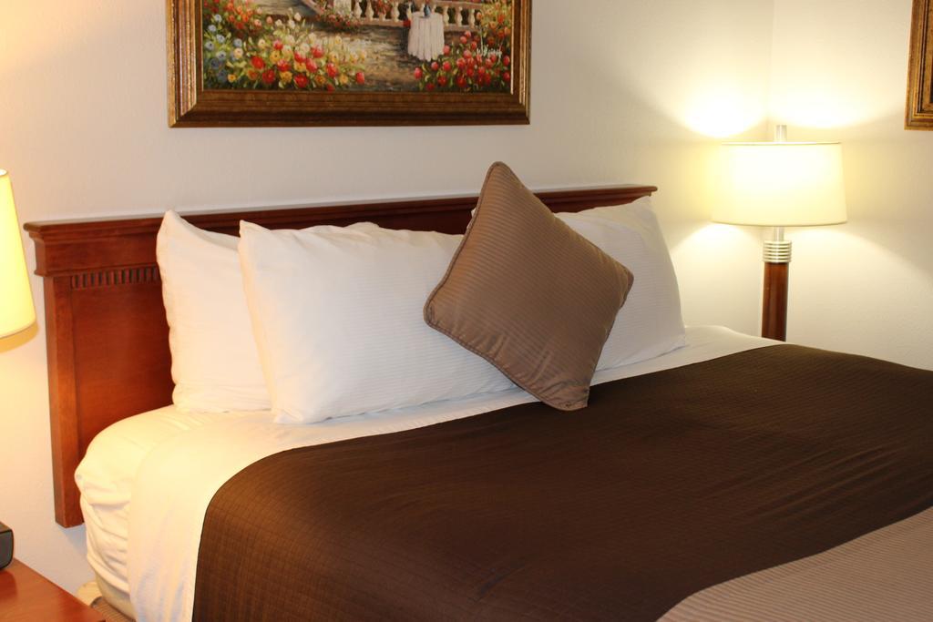 O'Cairns Inn And Suites Lompoc ภายนอก รูปภาพ
