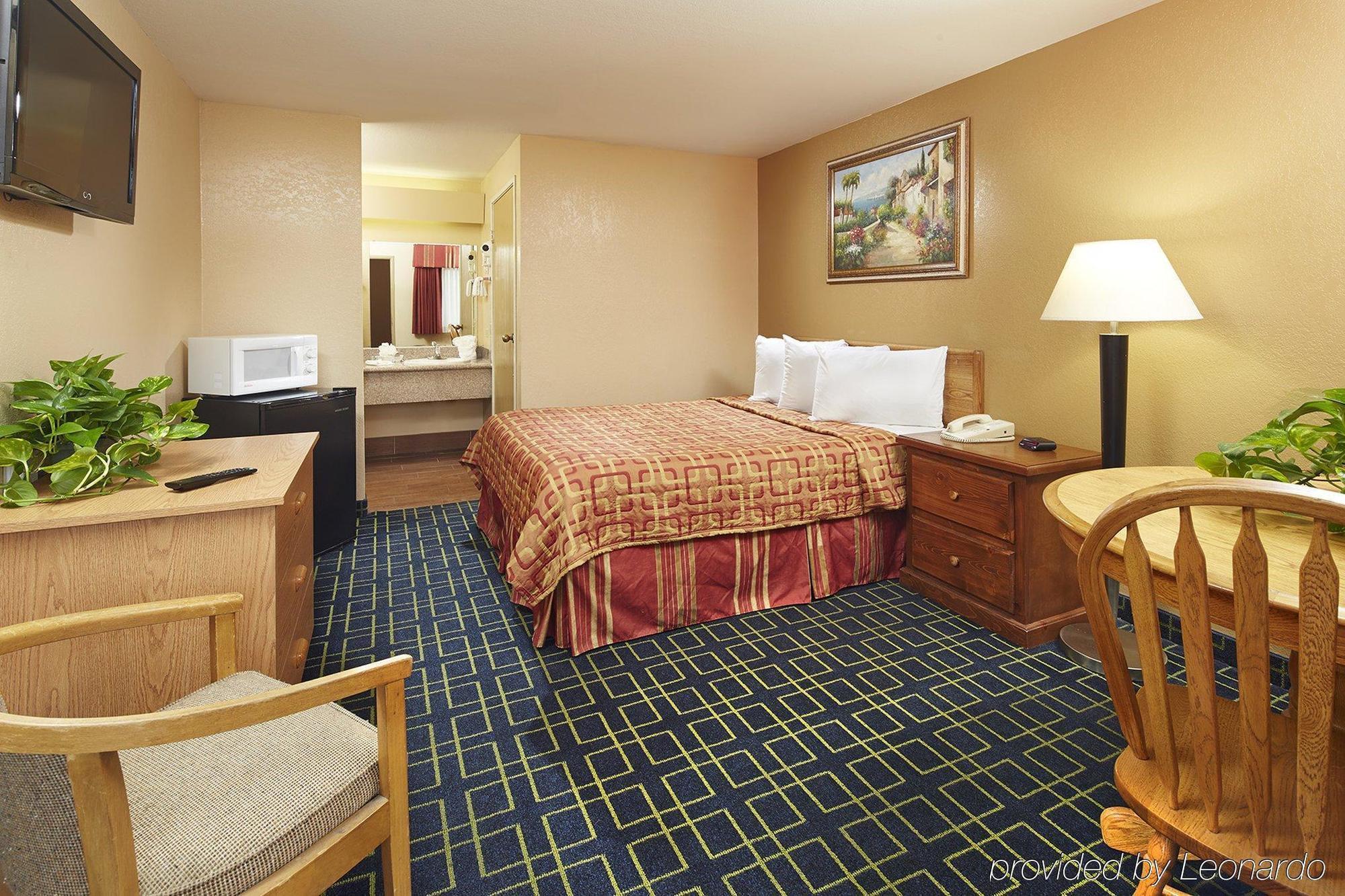 O'Cairns Inn And Suites Lompoc ภายนอก รูปภาพ
