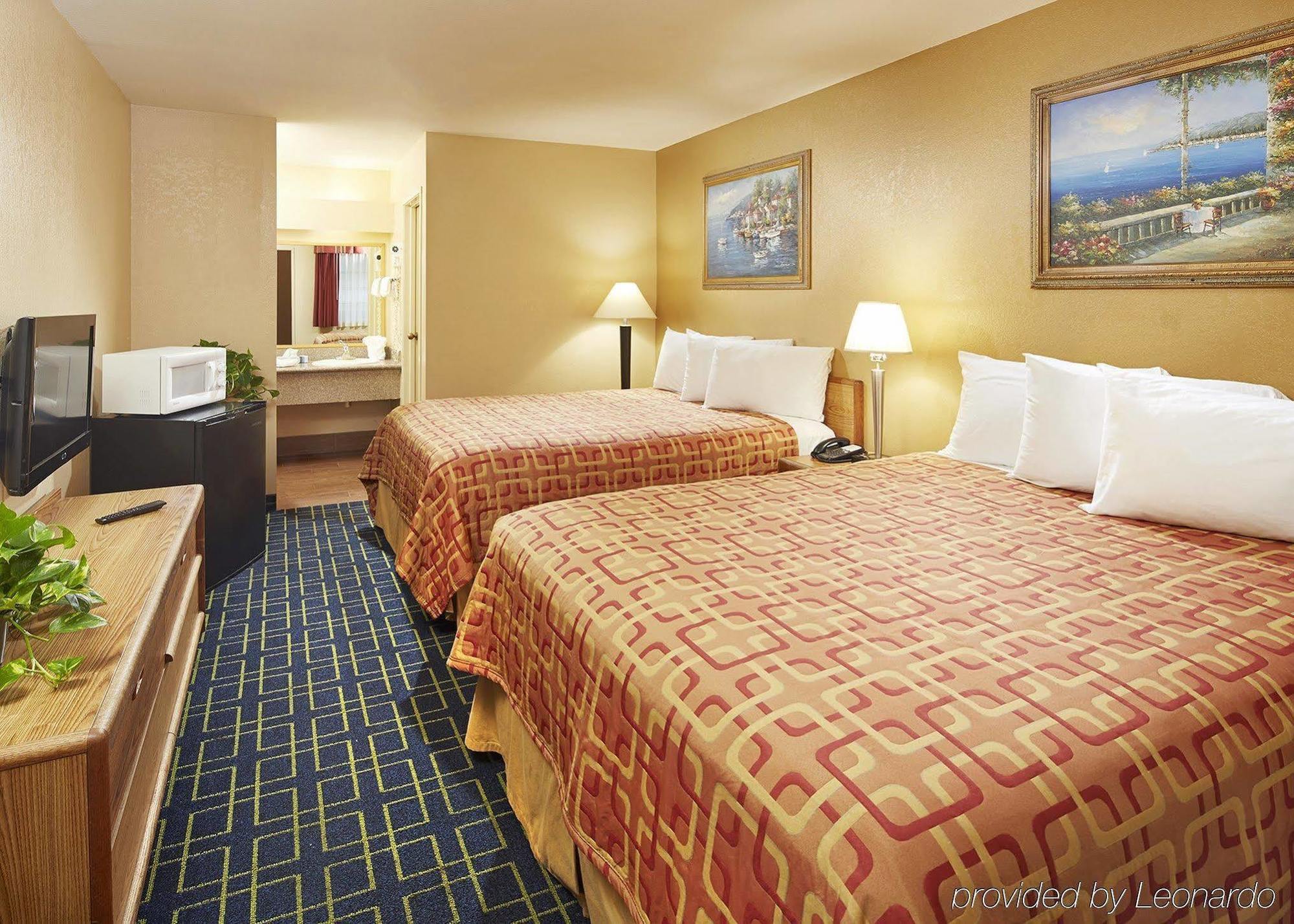 O'Cairns Inn And Suites Lompoc ภายนอก รูปภาพ